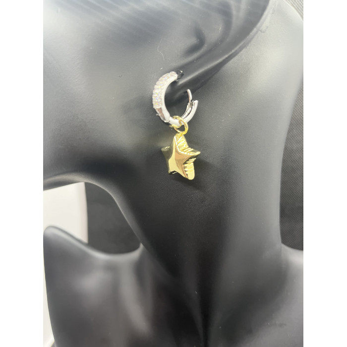 Boucles D'oreilles Espoir avec étoiles soit doré ou argenté.