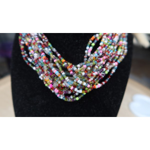 Collier Adriel avec plusieurs rangs de perles multicolors