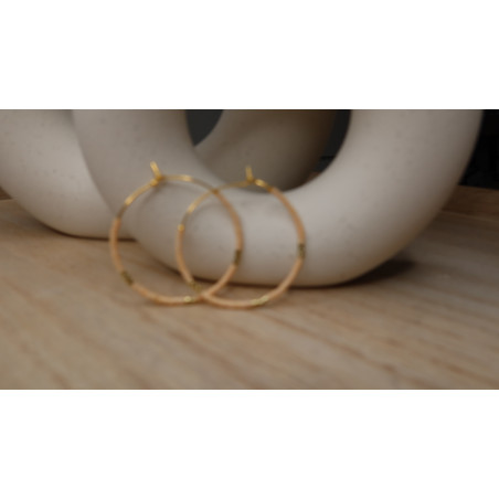 Boucles D'Oreilles Alya créoles avec perles de couleurs en acier inoxydable doré .