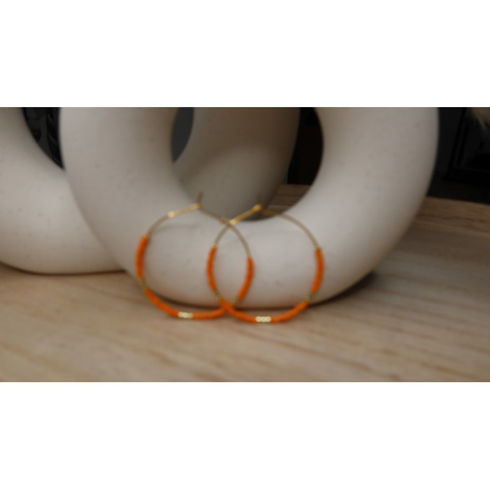 Boucles D'Oreilles Alya créoles avec perles de couleurs en acier inoxydable doré .