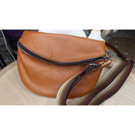 Sac Banane Awa en véritable cuirs fabrication artisanal à la main  du sénégale