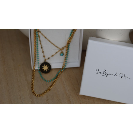 Collier Bettina 4 rangs avec perles turquoise et plaque avec une étoiles doré en acier inoxydable