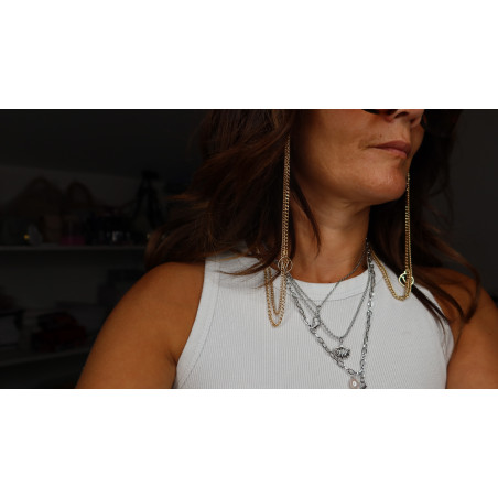 Chaine Lunette Cheina avec le symbole V double chaine en acier inoxydable doré