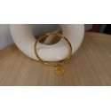 Bracelet Cassilia jonc fermé avec pastille martelé en acier inoxydable doré