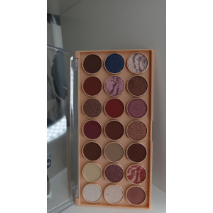 Palette Influence 21 fard irise mat et brillant dans les ton prune violet