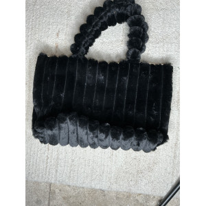 Sac Moumoute tendance pour cette hiver lors de nos sorties le soir avec un chocolat chaud. Ce sac et vraiment cocooning