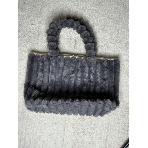 Sac Moumoute tendance pour cette hiver lors de nos sorties le soir avec un chocolat chaud. Ce sac et vraiment cocooning