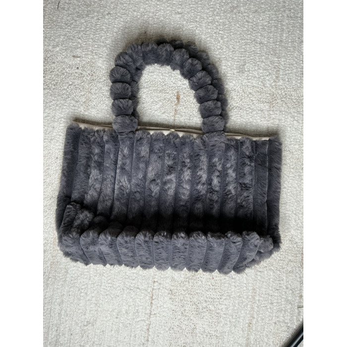 Sac Moumoute tendance pour cette hiver lors de nos sorties le soir avec un chocolat chaud. Ce sac et vraiment cocooning