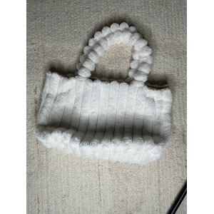 Sac Moumoute tendance pour cette hiver lors de nos sorties le soir avec un chocolat chaud. Ce sac et vraiment cocooning