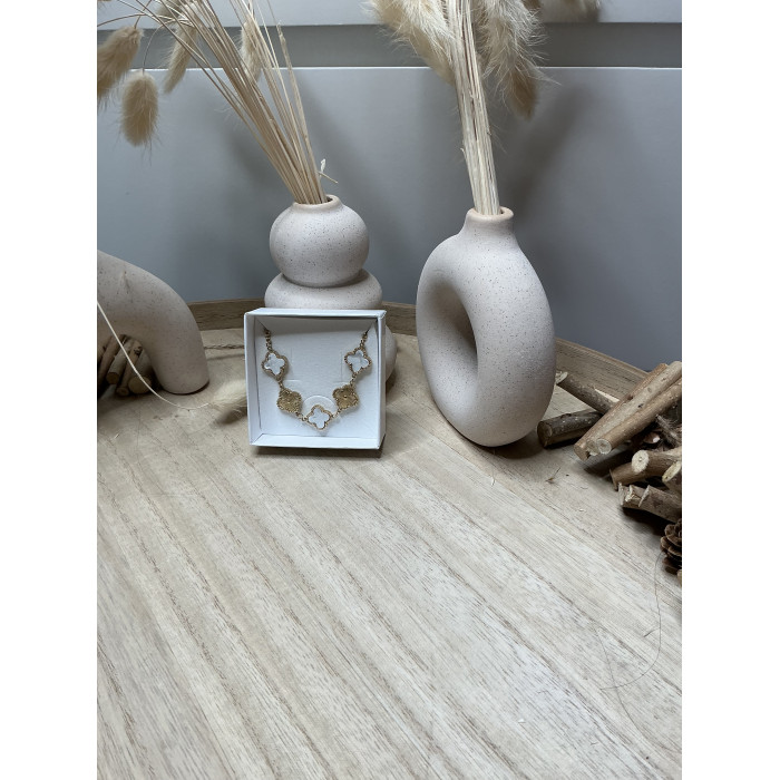 Collier Jewerly avec trèfles blanc nacré et trèfles neutre en acier inoxydable doré