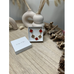 Bracelet Camillia avec trèfles soit rouge soit nacré avec zirconium en acier inoxydable avec 4 cm de marge