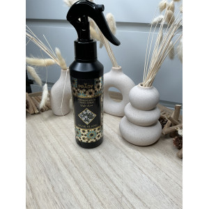 Spray D'ambiance et Tissu Prady odeur Musk Coco qui envahira votre maison et vos tissus pour une ambiance cocooning.